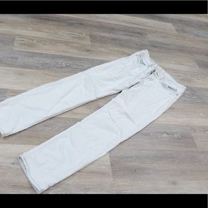 Levi Washed Off 712 Jeans - Effortless Stylish